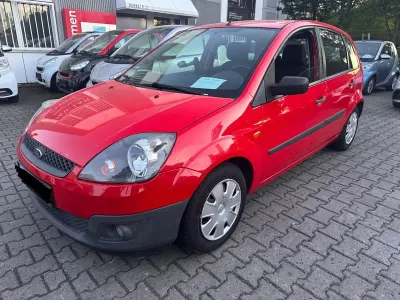 Usata Ford Fiesta Ambiente 80 CV (58 kW) 2006 Rosso Utilitaria