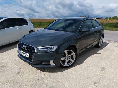 Gebraucht Audi A3 Ambiente 150 PS (110 kW) 2017 Grau Limousine