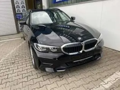 Gebraucht BMW 318 Advantage 150 PS (110 kW) 2020 Schwarz ii glanzschwarz Kombi