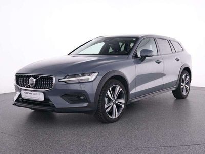 Grau Gebraucht 2023 Volvo V60 CC Plus Kombi | 43.890 € (Etwas zu teuer)