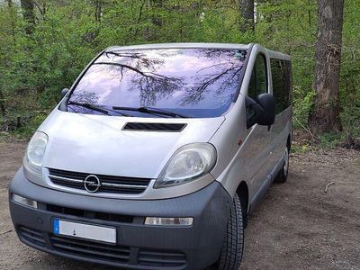 Second-hand Opel Vivaro 101 CP (74 kW) 2005 Argintiu Monovolum