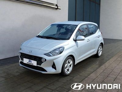 Gebraucht Hyundai i10 Trend 84 PS (61 kW) 2022 Sleek silver Kleinwagen