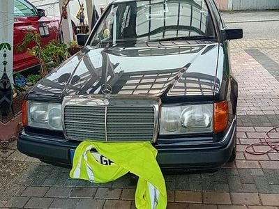 Gebraucht Mercedes 200 118 PS (86 kW) 1992 Blau Limousine