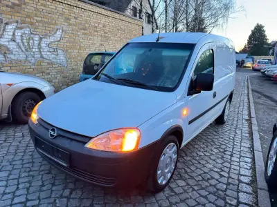 Używany Opel Combo 75 KM (55 kW) 2011 Biały Minivan