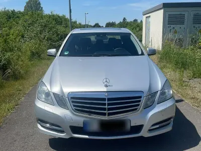 Gebraucht Mercedes E200 136 PS (100 kW) 2011 Silber Limousine