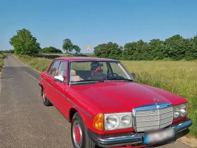 Gebraucht Mercedes 200 54 PS (39 kW) 1979 Rot Limousine