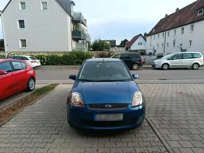 Gebraucht Ford Fiesta 80 PS (58 kW) 2008 Blau Kleinwagen