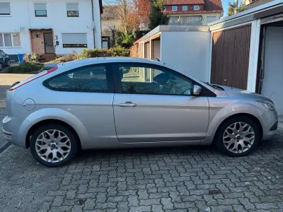Gebraucht Ford Focus 125 PS (91 kW) 2008 Silber Limousine