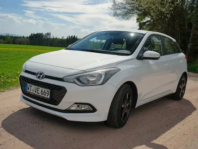 Gebraucht Hyundai i20 YES! Silver 84 PS (61 kW) 2015 Weiß Kleinwagen