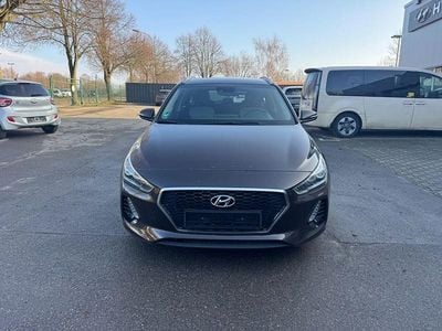 Usata Hyundai i30 Passion 120 CV (88 kW) 2017 Marrone Berlina