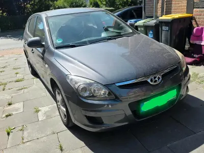 Gebraucht Hyundai i30 109 PS (80 kW) 2010 Grau Kleinwagen