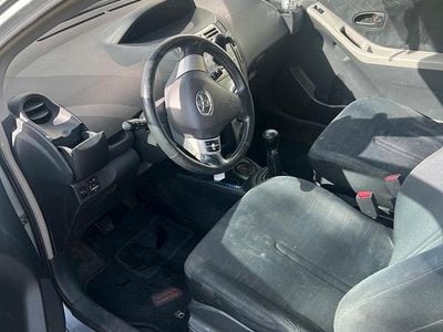 Usata Toyota Yaris 87 CV (63 kW) 2007 Argento Utilitaria