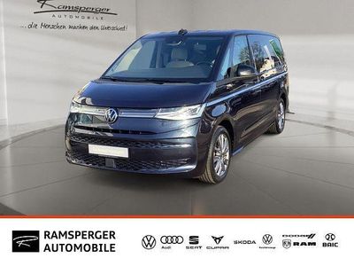 Blau (starlight blue metallic) Gebraucht 2022 VW Multivan Style Van | 39.990 € (Superpreis)