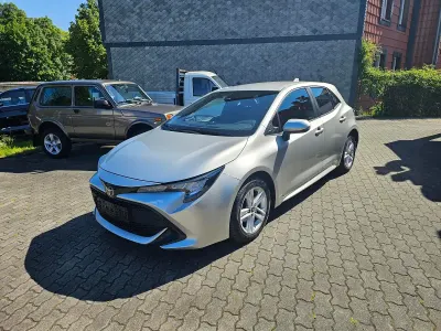 Gebraucht Toyota Corolla Comfort 116 PS (85 kW) 2019 Precioussilver metallic Limousine
