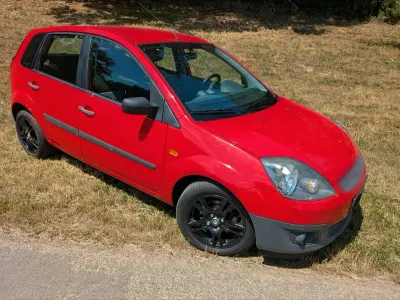 Gebraucht Ford Fiesta 80 PS (58 kW) 2006 Rot Kleinwagen