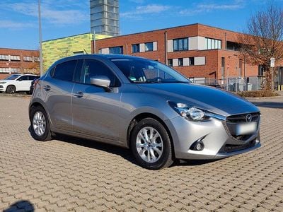 Usado Mazda 2 Exclusive-Line 105 HP (77 kW) 2015 Prateado Citadino