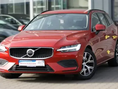 Gebraucht Volvo V60 Core 250 PS (183 kW) 2022 Fusion red metallic Kombi