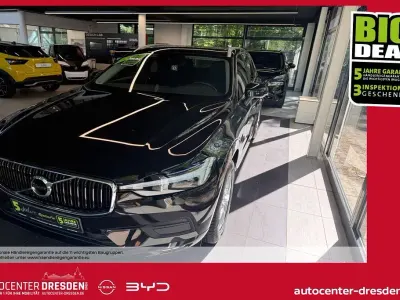 Gebraucht Volvo XC60 Momentum 197 PS (144 kW) 2020 Onyx black / (metallic) SUV