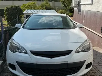 Gebraucht Opel Astra GTC Edition 170 PS (125 kW) 2014 Weiß Coupé