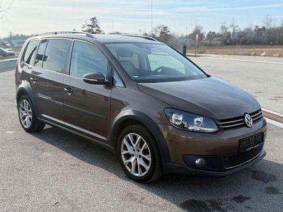 Gebraucht VW Touran Cross 140 PS (102 kW) 2014 Braun Van / Kleinbus
