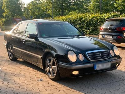 Mercedes E200