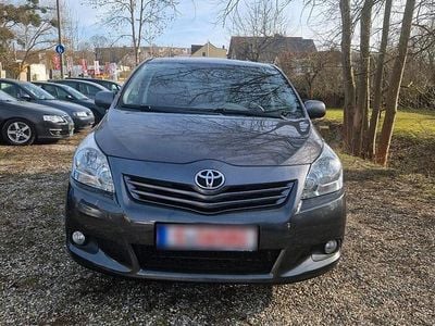 Gebraucht Toyota Verso 160 PS (117 kW) 2011 Braun Van / Kleinbus