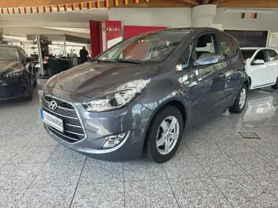 Gebraucht Hyundai ix20 YES! 90 PS (66 kW) 2015 Grau Kleinwagen