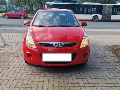 Gebraucht Hyundai i20 Comfort 101 PS (74 kW) 2009 Rot Kleinwagen