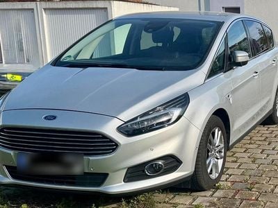 Begagnad Ford S-MAX Titanium 190 HK (139 kW) 2019 Silver Minibuss