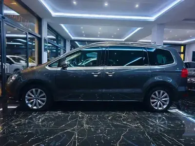 Second-hand VW Sharan Highline 140 CP (102 kW) 2012 Gri Monovolum