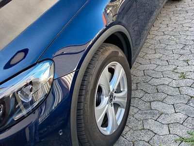 Używany Mercedes GLC250 211 KM (155 kW) 2018 Niebieski SUV