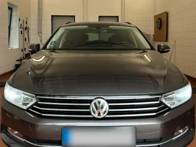 Gebraucht VW Passat 120 PS (88 kW) 2016 Braun Kombi