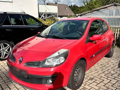 Rot Gebraucht 2006 Renault Clio III Kleinwagen | 999 €