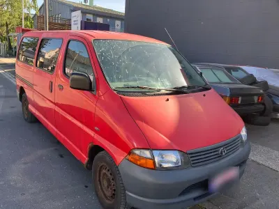 Gebraucht Toyota HiAce 102 PS (75 kW) 2003 Rot Van / Kleinbus