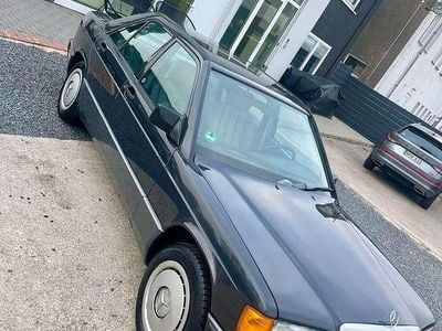 Gebraucht Mercedes 190 109 PS (80 kW) 1990 Schwarz Limousine