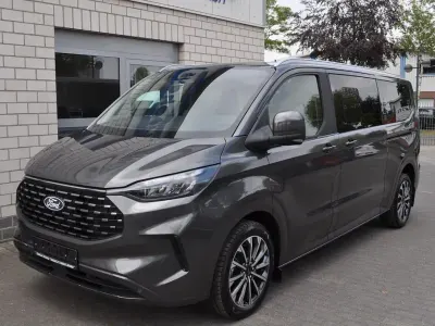 Gebraucht Ford Tourneo Titanium 170 PS (125 kW) 2025 Grau Van / Kleinbus