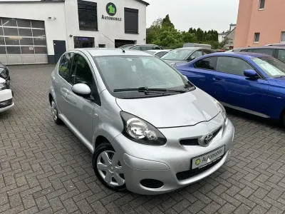 Second-hand Toyota Aygo Cool 68 CP (50 kW) 2009 Argintiu Hatchback