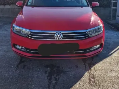 Gebraucht VW Passat 125 PS (91 kW) 2019 Rot Limousine