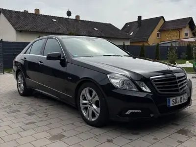 Gebraucht Mercedes E220 Avantgarde 170 PS (125 kW) 2009 Schwarz Limousine