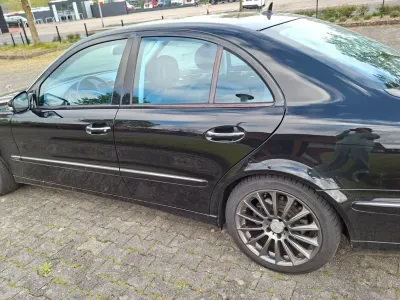Gebraucht Mercedes E200 Avantgarde 184 PS (135 kW) 2006 Schwarz Limousine