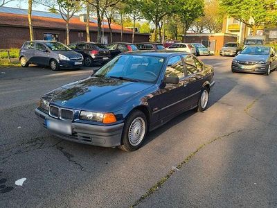 Second-hand BMW 316 102 CP (75 kW) 1996 Albastru Berlinǎ