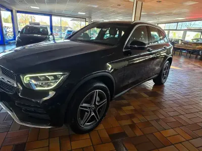 Gebraucht Mercedes GLC300 AMG line 211 PS (155 kW) 2020 Obsidian black  metallic paint SUV