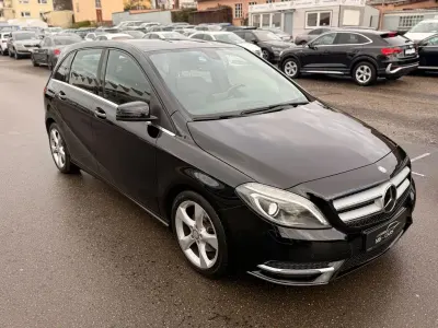 Gebraucht Mercedes B180 Sport 122 PS (89 kW) 2014 Schwarz Van / Kleinbus
