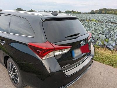 Second-hand Toyota Auris Touring Sports Edition-S 136 CP (100 kW) 2017 Negru Break