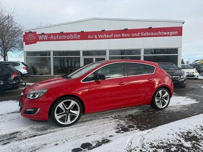 Rot Gebraucht 2013 Opel Astra Innovation Limousine | 7.999 € (Etwas zu teuer)