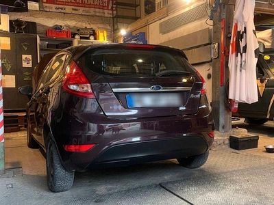 Gebraucht Ford Fiesta Ambiente 82 PS (60 kW) 2008 Rot Kleinwagen