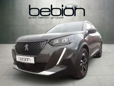Gebraucht Peugeot 2008 Allure 131 PS (96 kW) 2023 Metfa platinium grau SUV