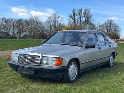 Gebraucht Mercedes 190 72 PS (52 kW) 1987 Gold Limousine
