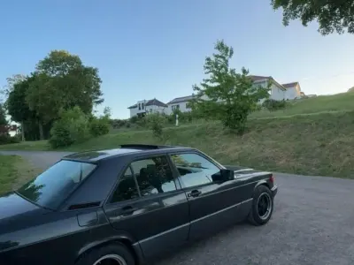Gebraucht Mercedes 190 109 PS (80 kW) 1992 Schwarz Limousine