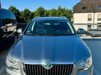 Gebraucht Skoda Superb 170 PS (125 kW) 2012 Grau Limousine